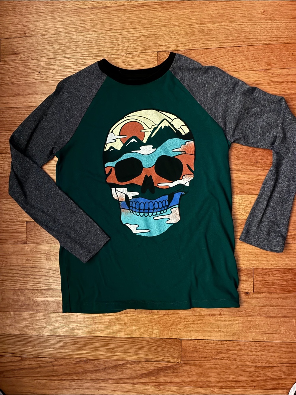 Cool Dark Green Raglan Graphic Skull Baseball Tee